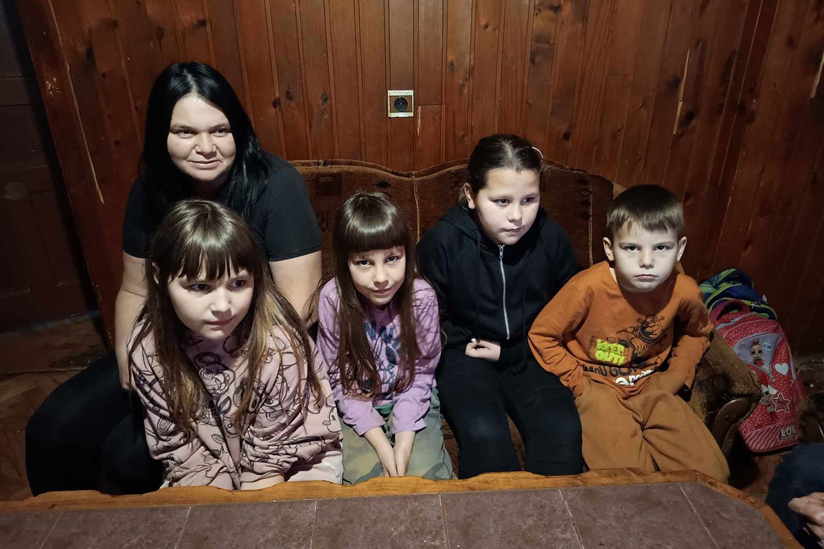 Majka s petoro maloljetne djece živi u kući punoj vlage