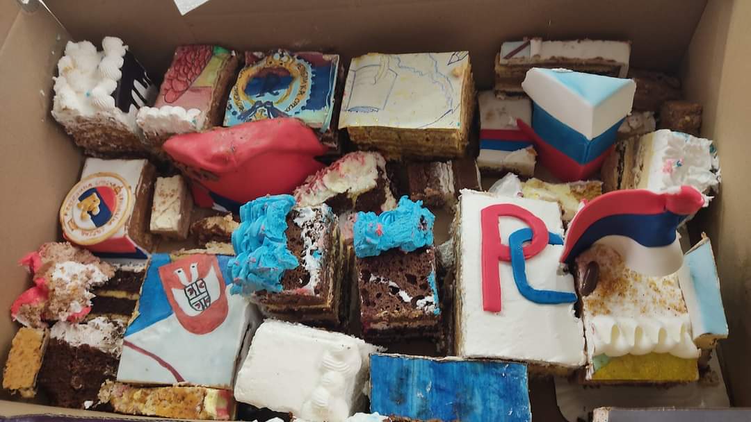 Gradonačelnik Istočnog Sarajeva poslao 32 komada torte sa obilježjima RS gradonačelnici Sarajeva