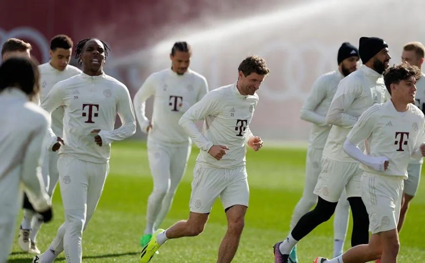Nogometaš bh. porijekla na treningu Bayern Munchena sa ostalim zvijezdama