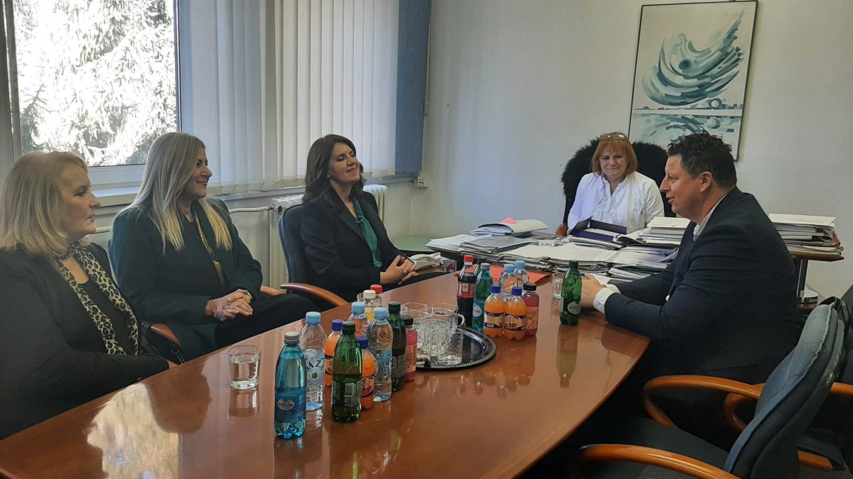 Ministrica zdravstva Zemina Kadirić posjetila zdravstvene ustanove u Sanskom Mostu