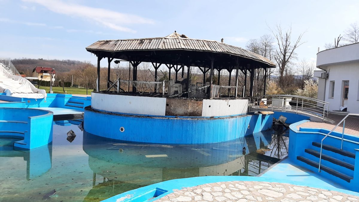 Snimljen napad na vodeni park u Sanskom Mostu, nagrada onom ko prepozna piromane