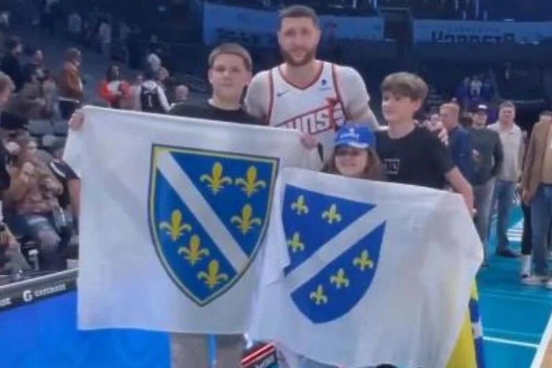 NBA liga oduševljena navijačima koji su sa zastavom s ljiljanima bodrili Nurkića