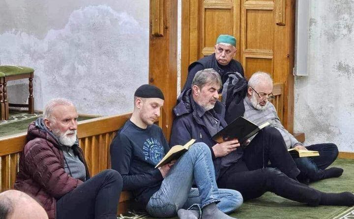 Hafiz Botić objavio fotografiju Dine Merlina u sarajevskoj džamiji: “Koliko god da ostvariš…”