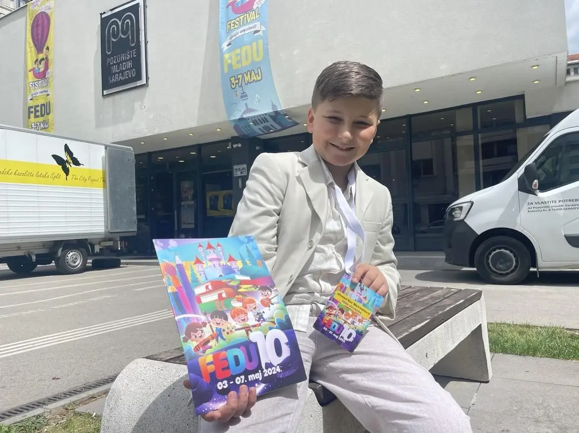 Ahmed Nur Mehmetović: Dječak iz Sarajeva koji sa 10 godina glumi, recituje, slika, a želja mu je da postane hafiz